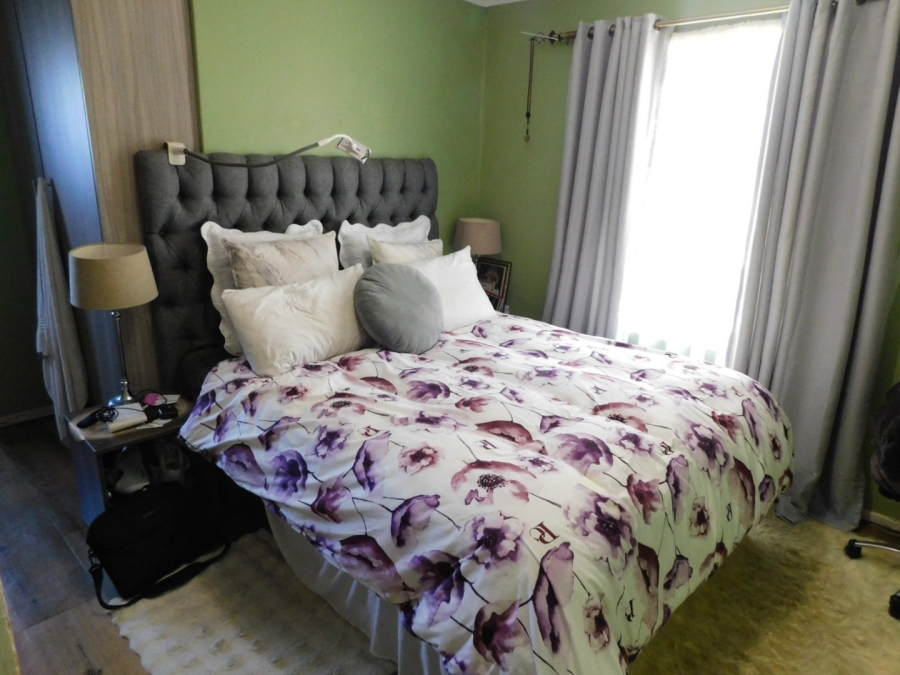 3 Bedroom Property for Sale in Whispering Pines Western Cape